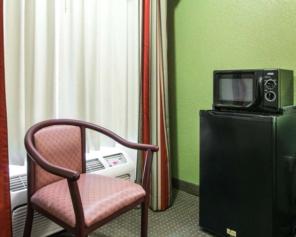 Econo Lodge Beaufort Room photo